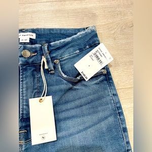 Good American Good Legs Crop- size 4/27. BRAND NEW/NEVER WORN W/ TAGS.